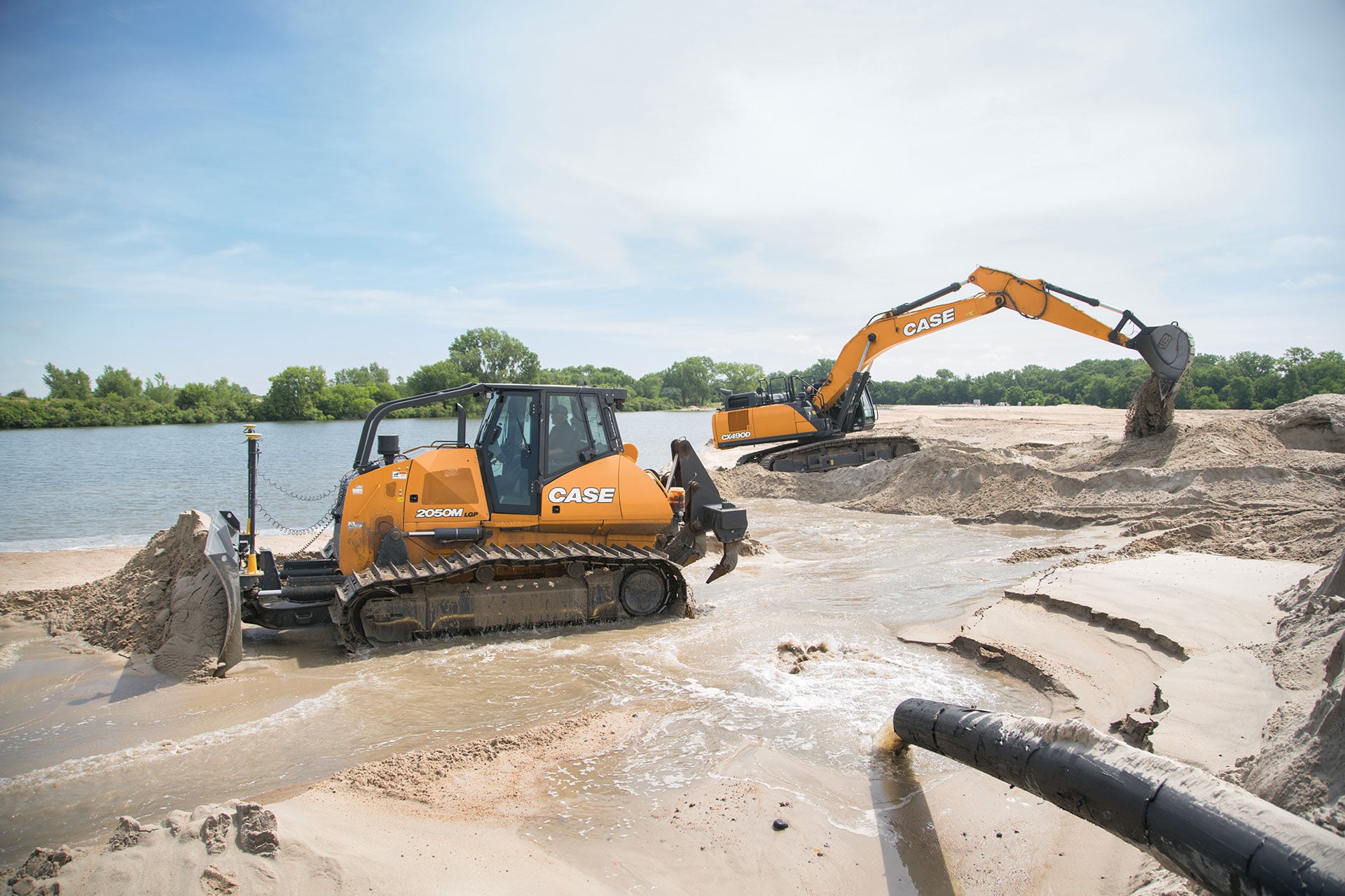 CASE excavator using SiteControl precision technology